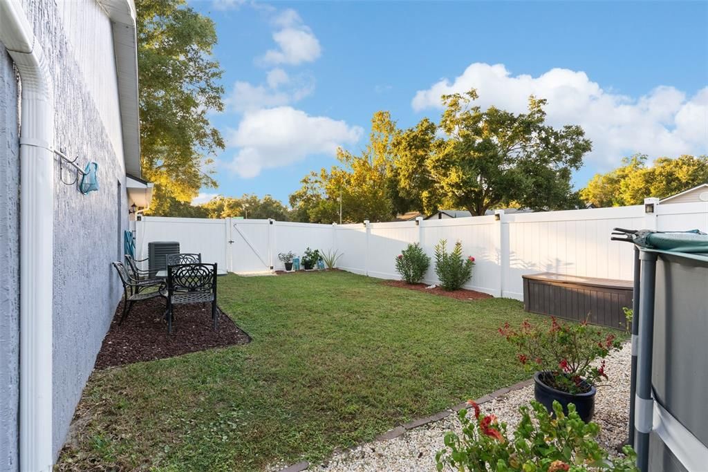 Active With Contract: $375,000 (3 beds, 2 baths, 1610 Square Feet)