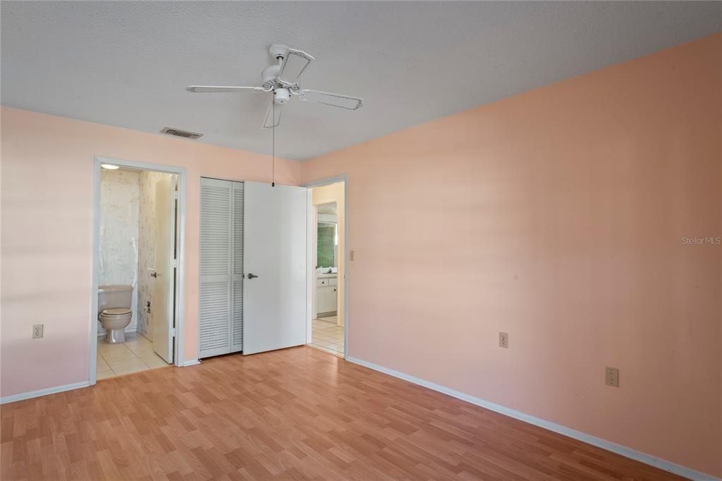 待售: $178,000 (2 贝兹, 2 浴室, 1218 平方英尺)