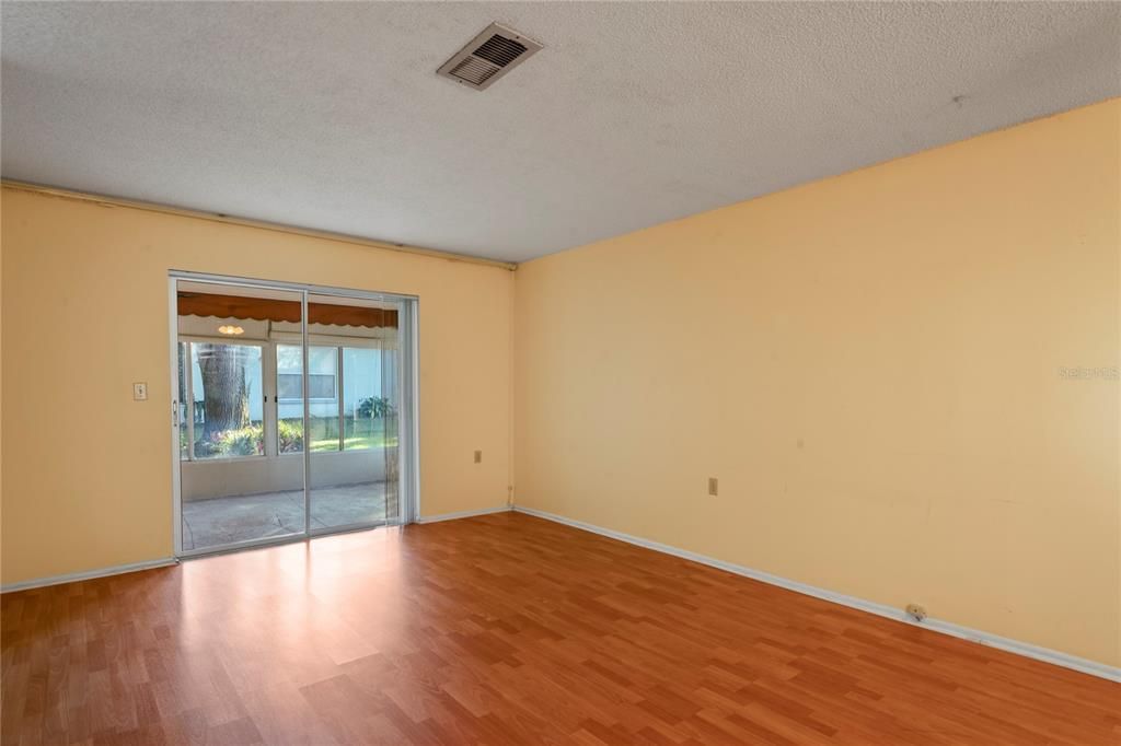 待售: $178,000 (2 贝兹, 2 浴室, 1218 平方英尺)