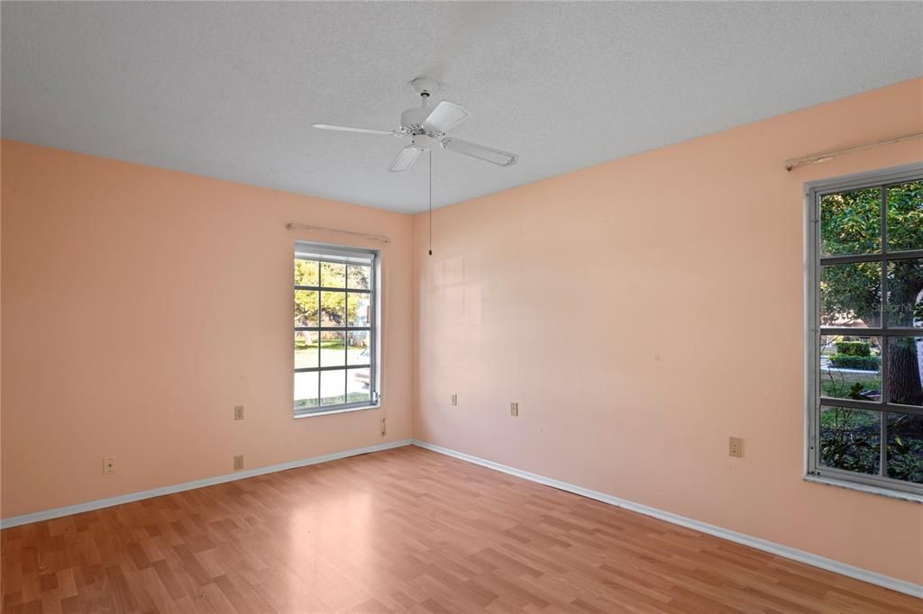 待售: $178,000 (2 贝兹, 2 浴室, 1218 平方英尺)