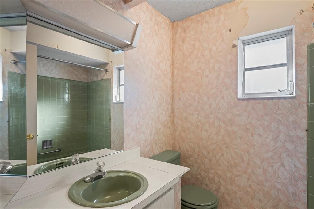 待售: $178,000 (2 贝兹, 2 浴室, 1218 平方英尺)