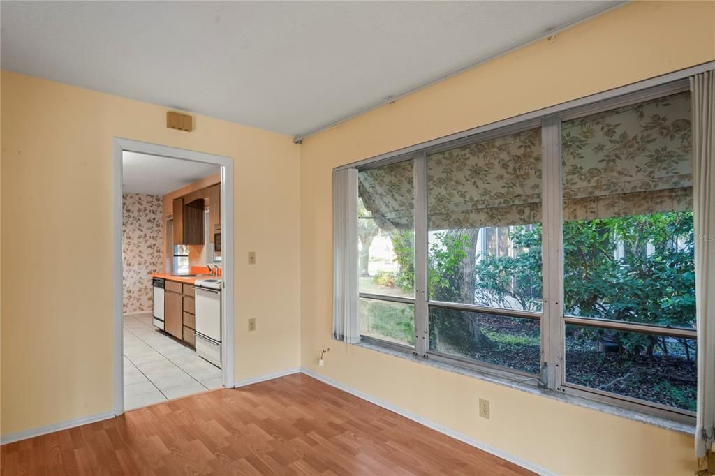 待售: $178,000 (2 贝兹, 2 浴室, 1218 平方英尺)