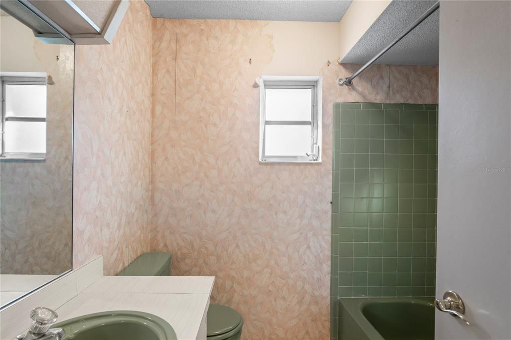 待售: $178,000 (2 贝兹, 2 浴室, 1218 平方英尺)