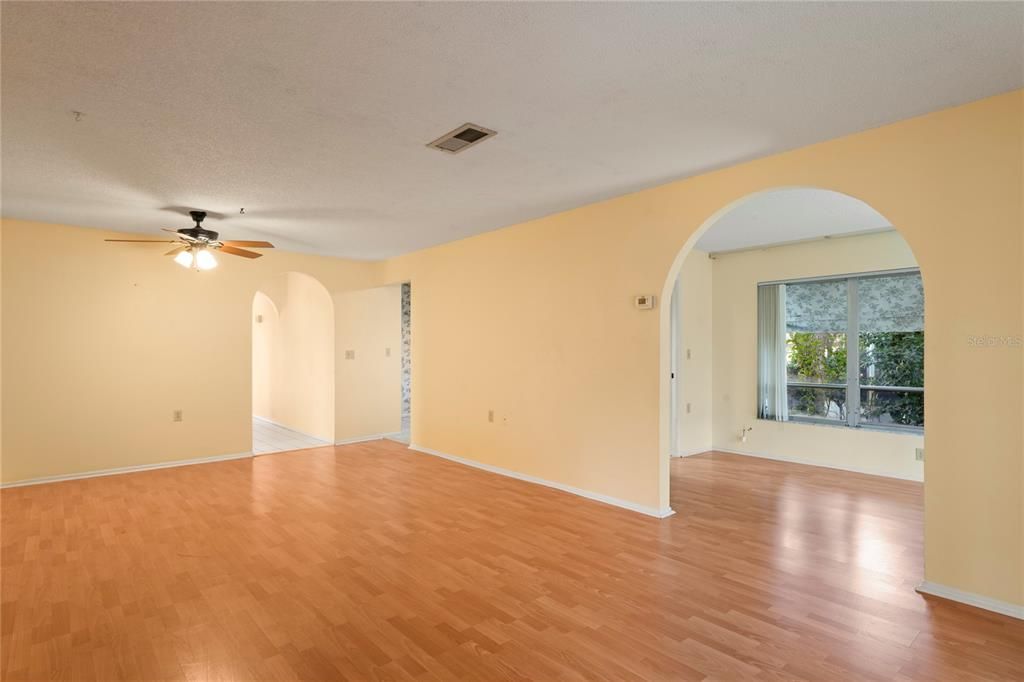 待售: $178,000 (2 贝兹, 2 浴室, 1218 平方英尺)