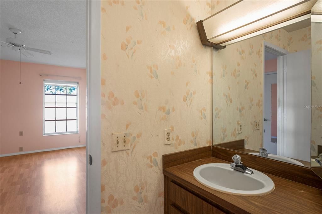 待售: $178,000 (2 贝兹, 2 浴室, 1218 平方英尺)