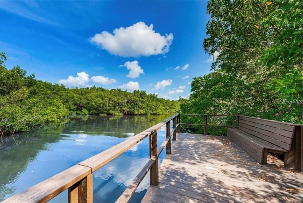 待售: $165,000 (2 贝兹, 1 浴室, 853 平方英尺)