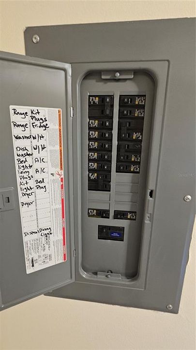 待售: $165,000 (2 贝兹, 1 浴室, 853 平方英尺)