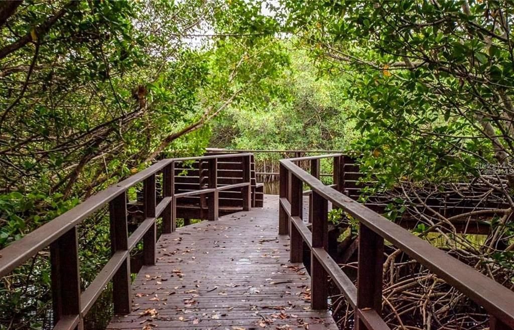 待售: $165,000 (2 贝兹, 1 浴室, 853 平方英尺)