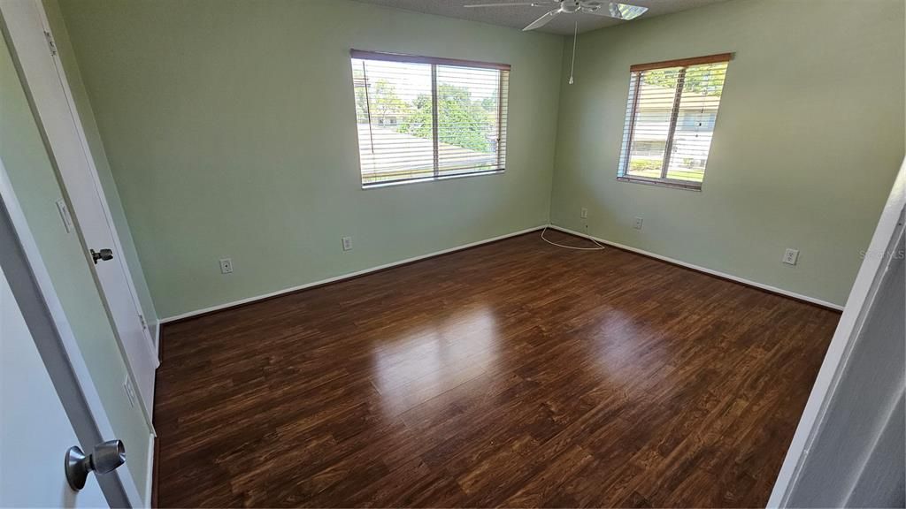 待售: $165,000 (2 贝兹, 1 浴室, 853 平方英尺)