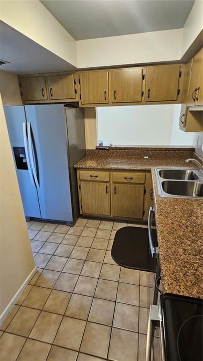 待售: $165,000 (2 贝兹, 1 浴室, 853 平方英尺)