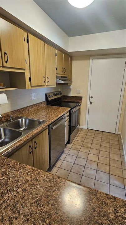 待售: $165,000 (2 贝兹, 1 浴室, 853 平方英尺)