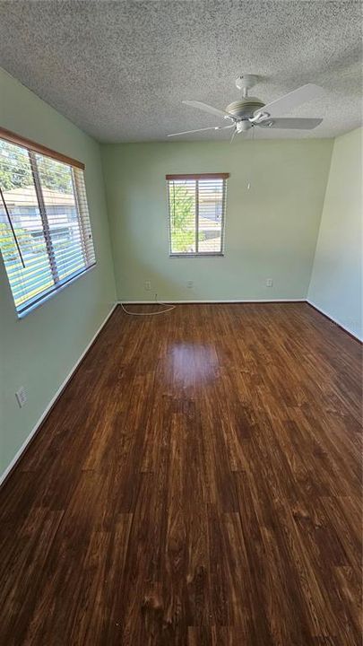 待售: $165,000 (2 贝兹, 1 浴室, 853 平方英尺)