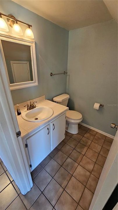 待售: $165,000 (2 贝兹, 1 浴室, 853 平方英尺)