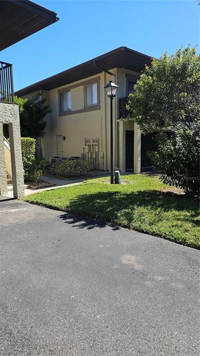 待售: $165,000 (2 贝兹, 1 浴室, 853 平方英尺)