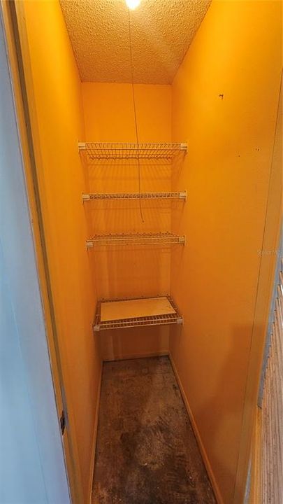 待售: $165,000 (2 贝兹, 1 浴室, 853 平方英尺)