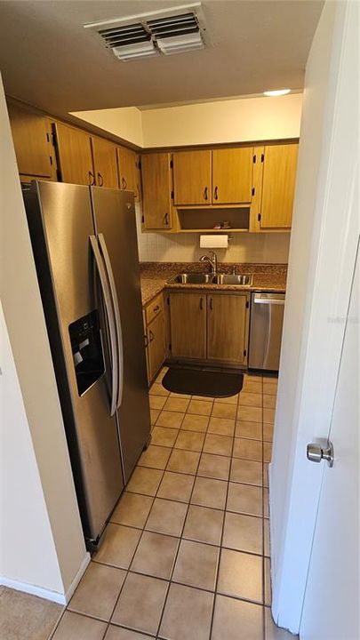 待售: $165,000 (2 贝兹, 1 浴室, 853 平方英尺)