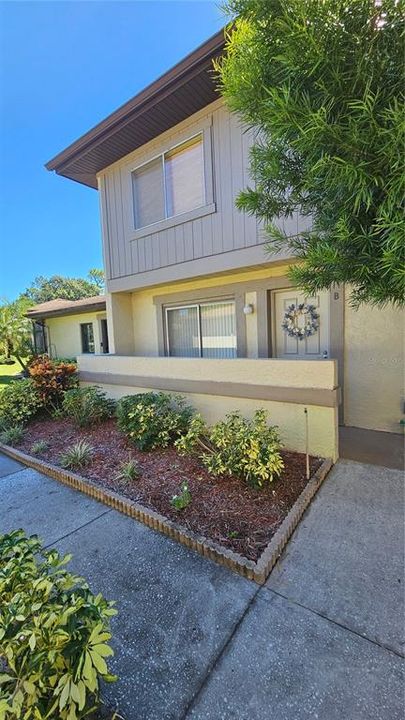 待售: $165,000 (2 贝兹, 1 浴室, 853 平方英尺)