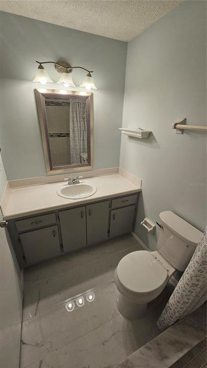 待售: $165,000 (2 贝兹, 1 浴室, 853 平方英尺)