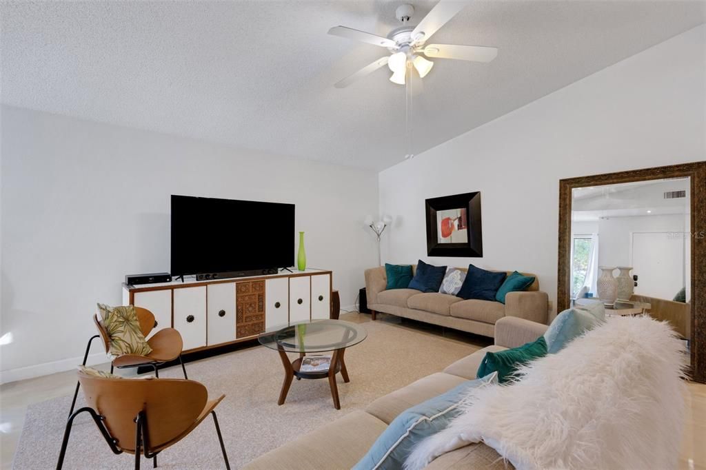 Activo con contrato: $589,900 (2 camas, 2 baños, 1719 Pies cuadrados)