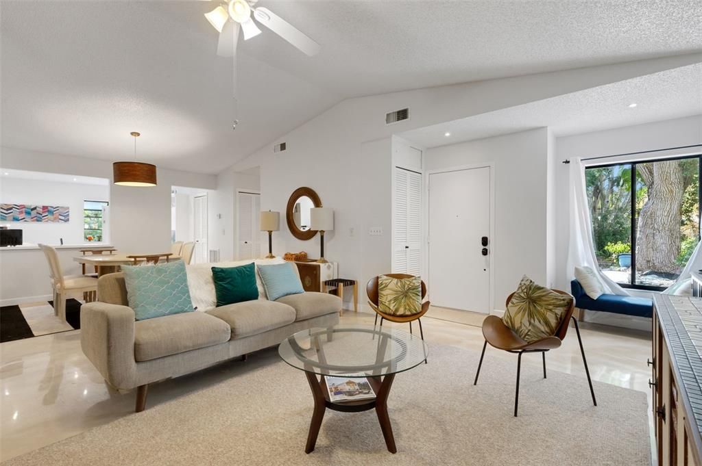 Activo con contrato: $589,900 (2 camas, 2 baños, 1719 Pies cuadrados)