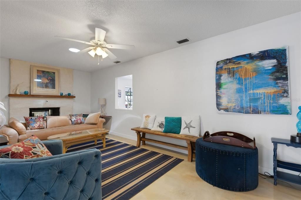 Activo con contrato: $589,900 (2 camas, 2 baños, 1719 Pies cuadrados)