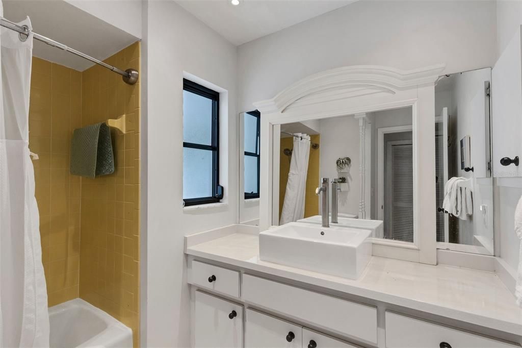 Activo con contrato: $589,900 (2 camas, 2 baños, 1719 Pies cuadrados)