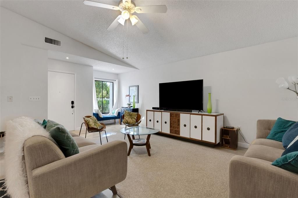 Activo con contrato: $589,900 (2 camas, 2 baños, 1719 Pies cuadrados)