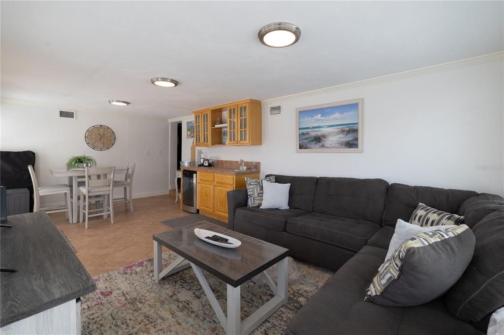 出租: $5,000 (3 贝兹, 2 浴室, 1558 平方英尺)