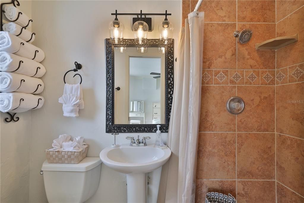 出租: $5,000 (3 贝兹, 2 浴室, 1558 平方英尺)