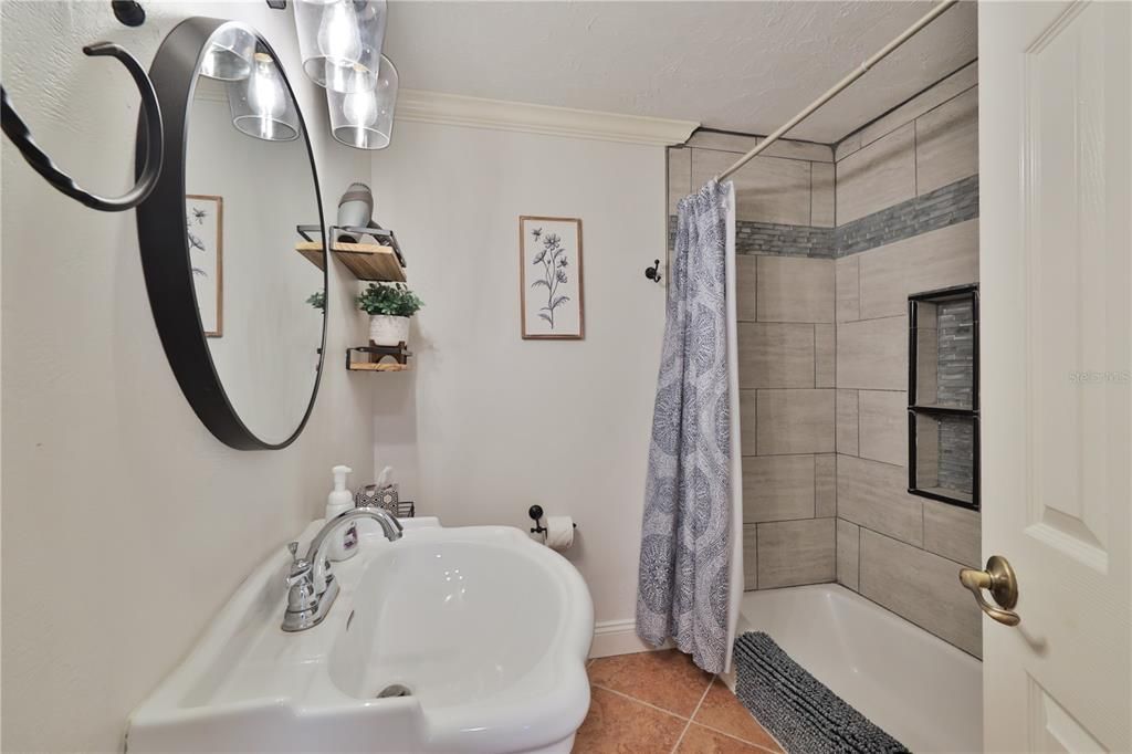 出租: $5,000 (3 贝兹, 2 浴室, 1558 平方英尺)