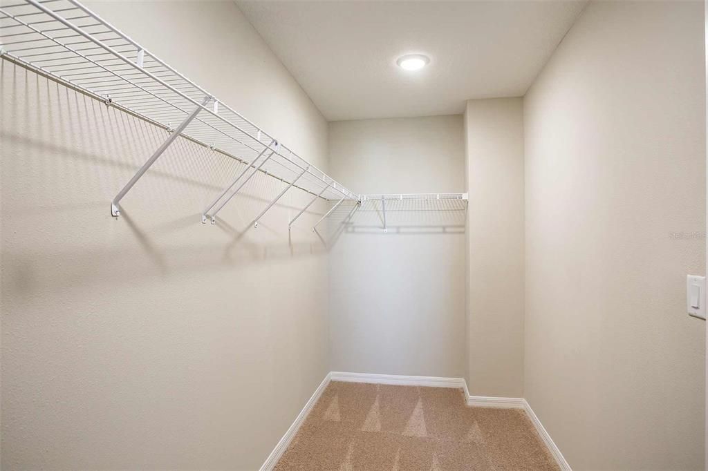 Activo con contrato: $438,570 (4 camas, 2 baños, 2226 Pies cuadrados)