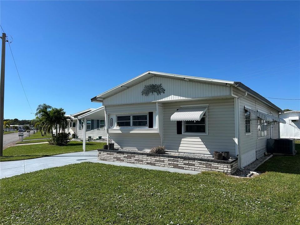 For Sale: $134,000 (2 beds, 1 baths, 900 Square Feet)