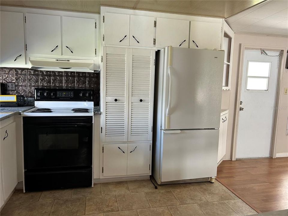 For Sale: $134,000 (2 beds, 1 baths, 900 Square Feet)