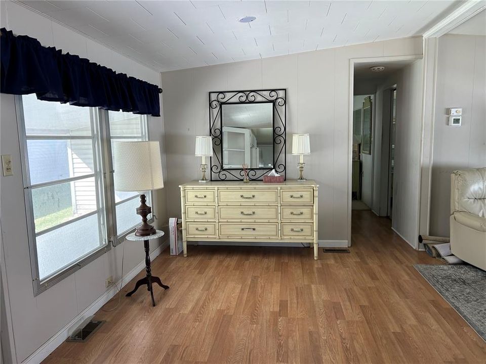 For Sale: $134,000 (2 beds, 1 baths, 900 Square Feet)