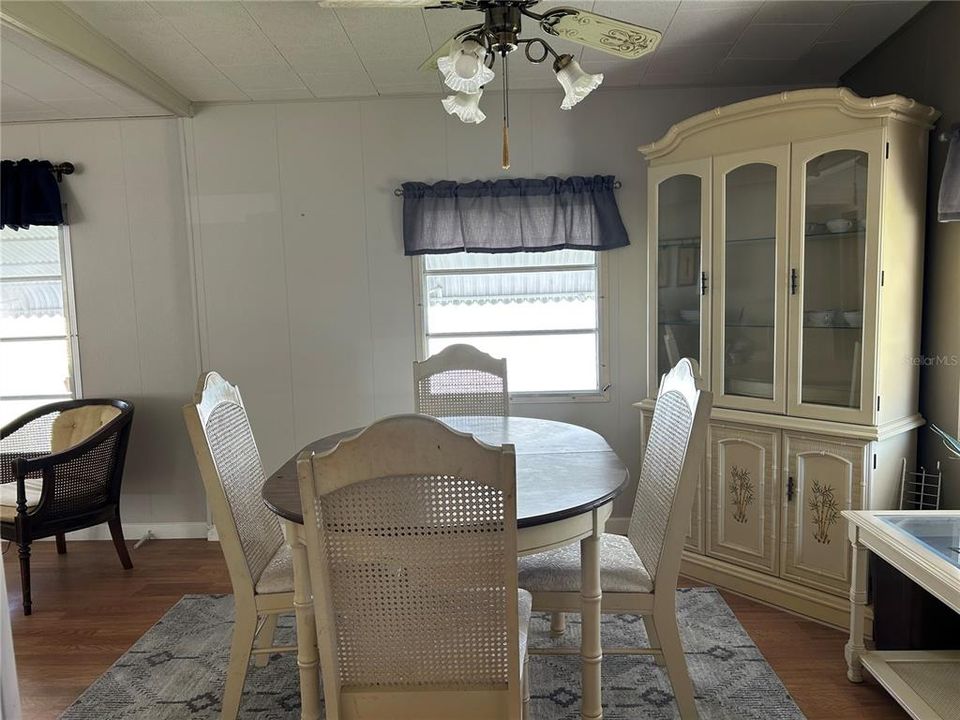 For Sale: $134,000 (2 beds, 1 baths, 900 Square Feet)