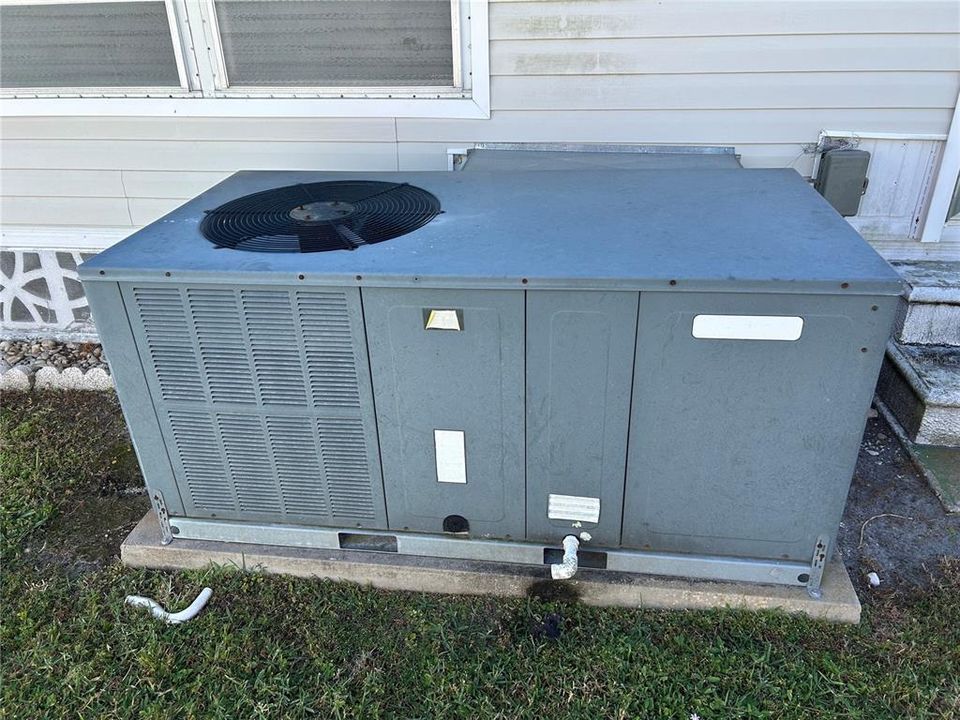 For Sale: $134,000 (2 beds, 1 baths, 900 Square Feet)