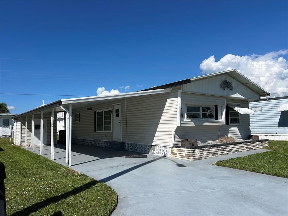 For Sale: $134,000 (2 beds, 1 baths, 900 Square Feet)