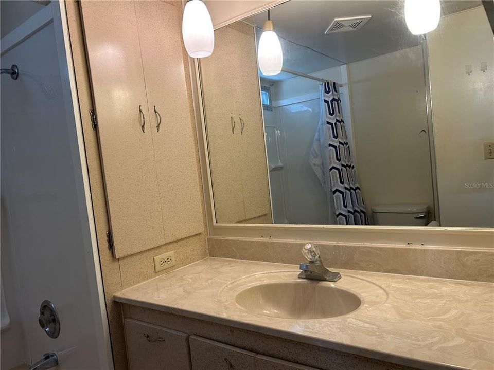 For Sale: $134,000 (2 beds, 1 baths, 900 Square Feet)