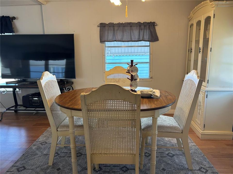 For Sale: $134,000 (2 beds, 1 baths, 900 Square Feet)