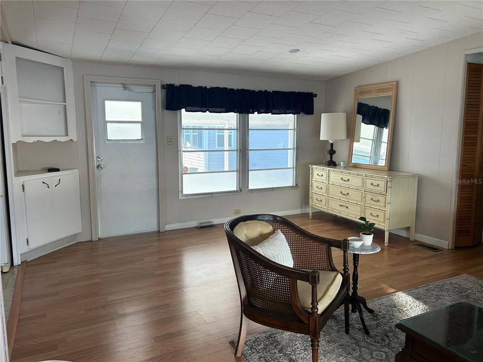 For Sale: $134,000 (2 beds, 1 baths, 900 Square Feet)