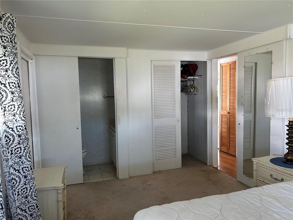 For Sale: $134,000 (2 beds, 1 baths, 900 Square Feet)