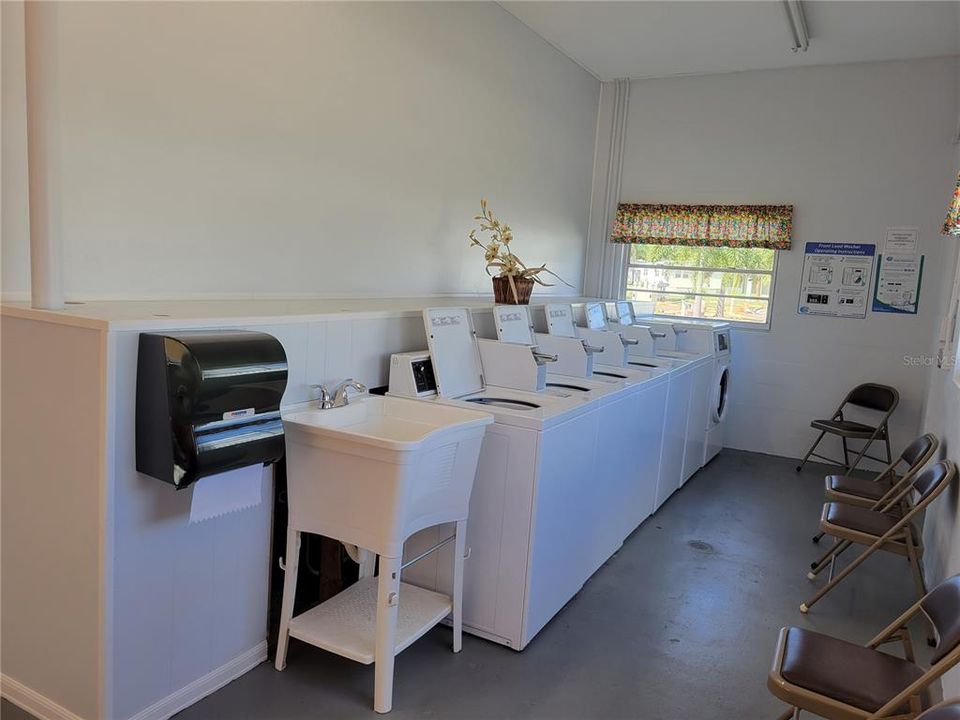 For Sale: $134,000 (2 beds, 1 baths, 900 Square Feet)