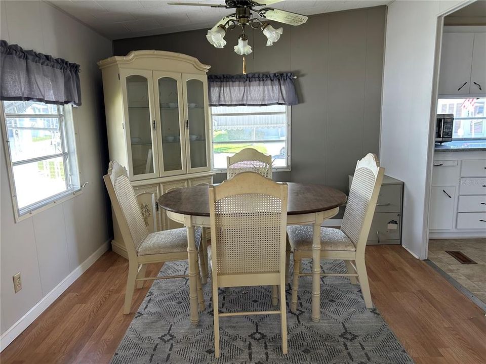 For Sale: $134,000 (2 beds, 1 baths, 900 Square Feet)