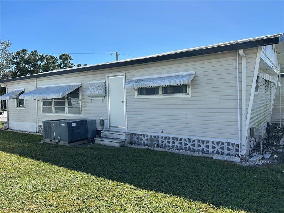 For Sale: $134,000 (2 beds, 1 baths, 900 Square Feet)