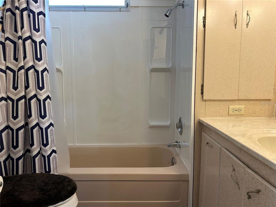 For Sale: $134,000 (2 beds, 1 baths, 900 Square Feet)