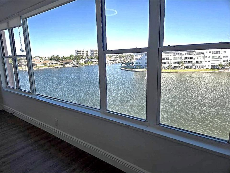 Active With Contract: $1,800 (1 beds, 1 baths, 1060 Square Feet)