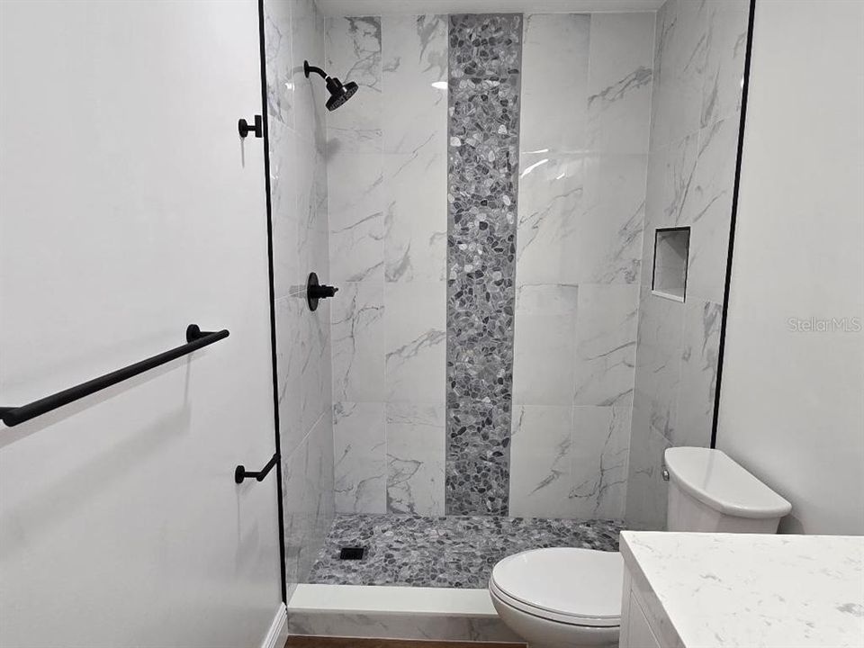 Active With Contract: $1,800 (1 beds, 1 baths, 1060 Square Feet)