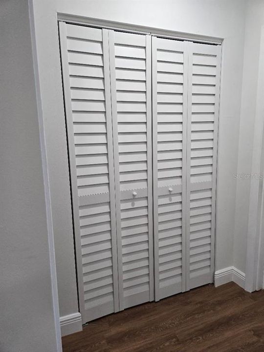 Active With Contract: $1,800 (1 beds, 1 baths, 1060 Square Feet)