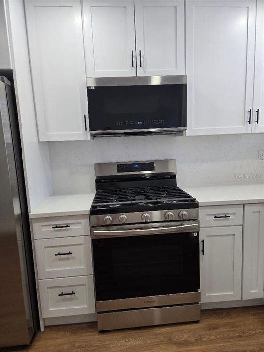 Active With Contract: $1,800 (1 beds, 1 baths, 1060 Square Feet)