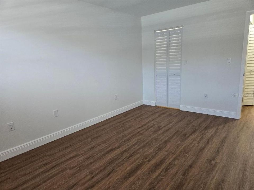 Active With Contract: $1,800 (1 beds, 1 baths, 1060 Square Feet)